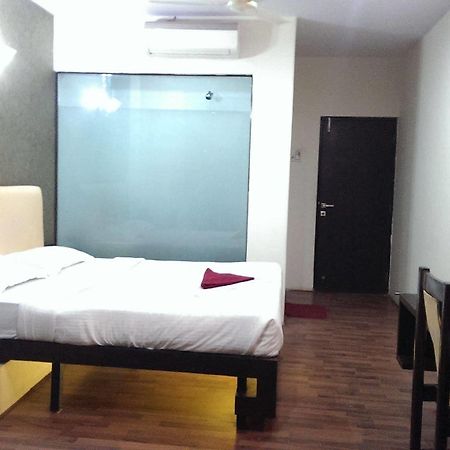 Hotel Enzo International Bangalore Esterno foto