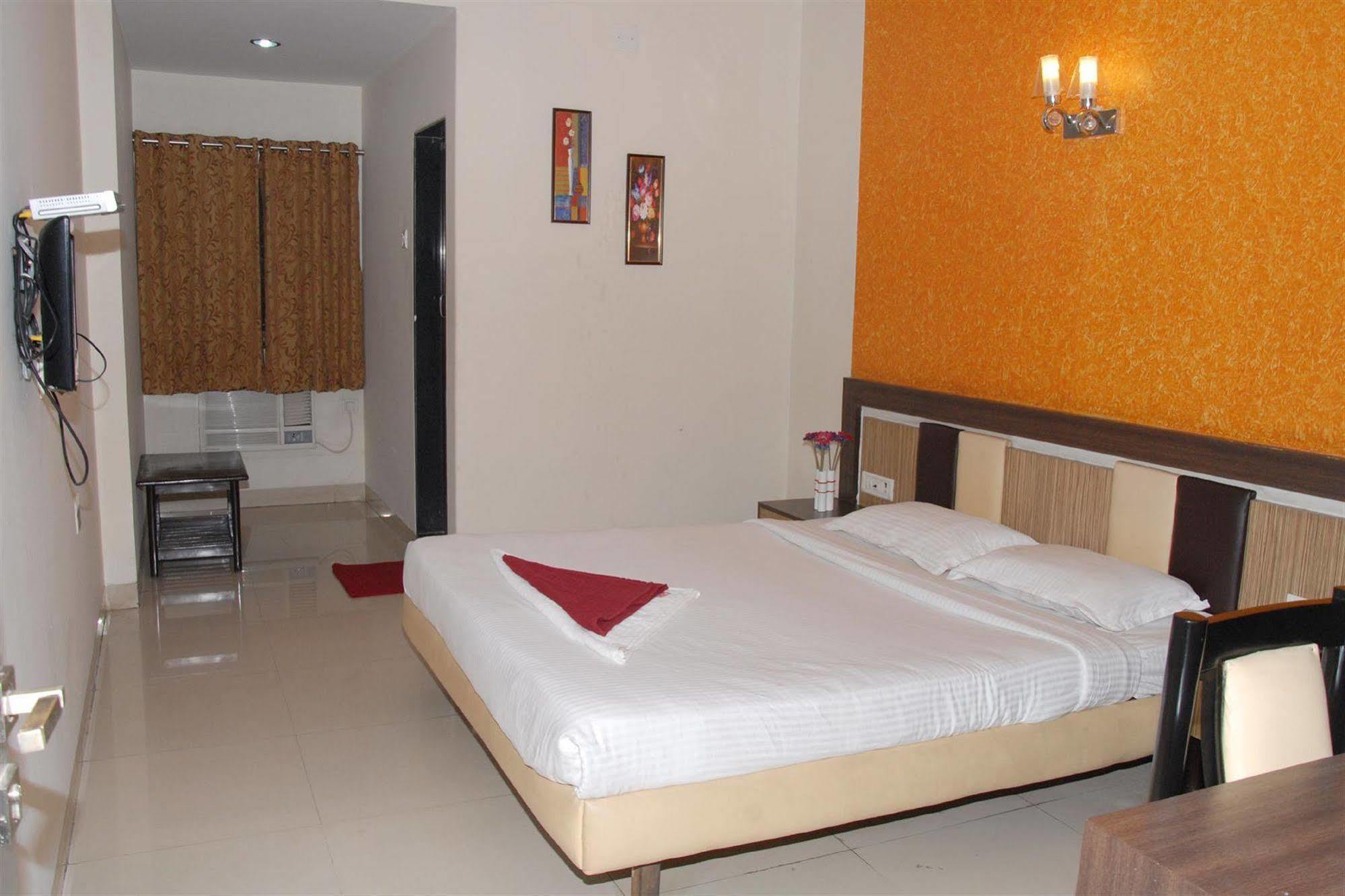 Hotel Enzo International Bangalore Esterno foto