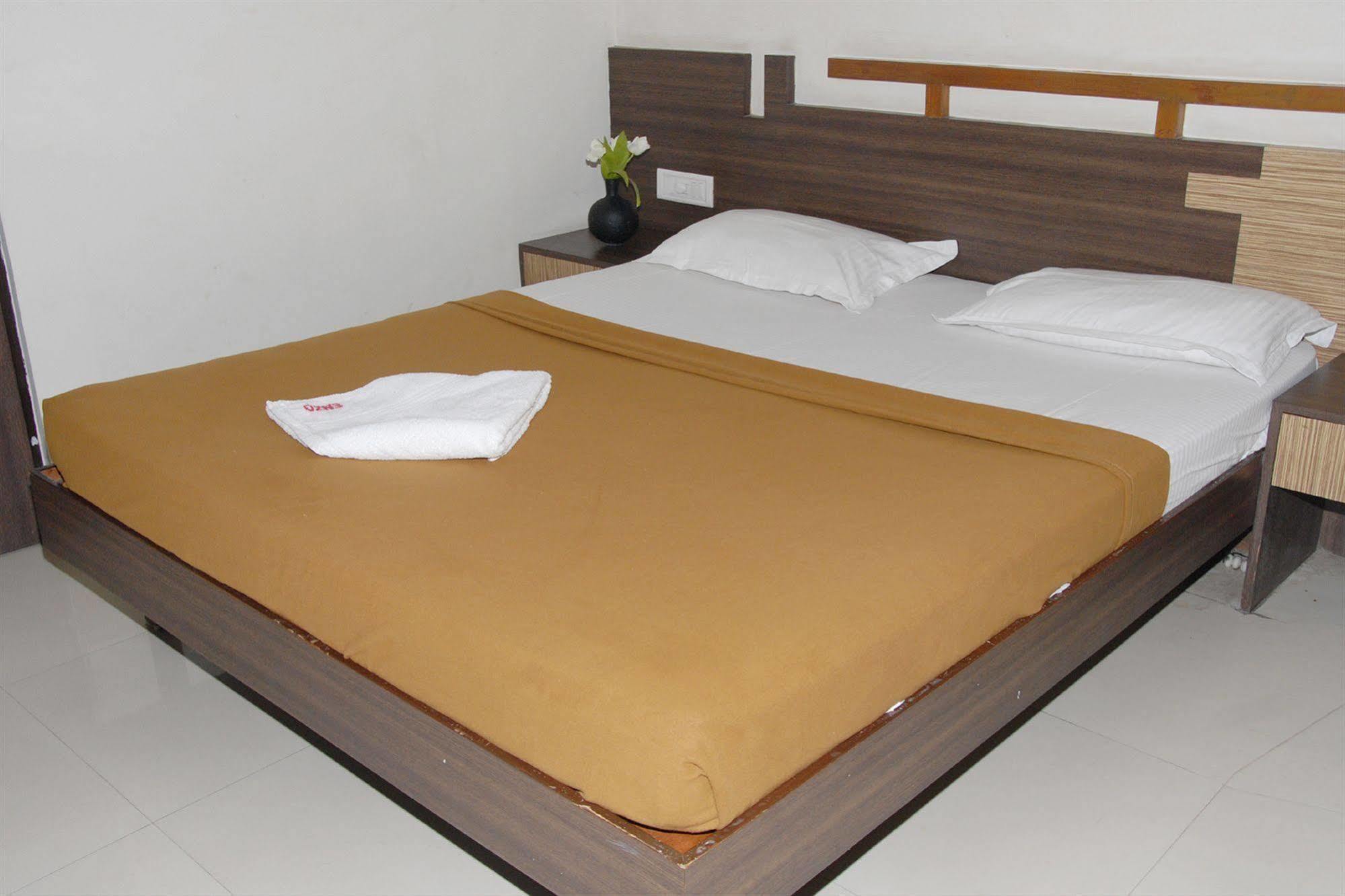 Hotel Enzo International Bangalore Esterno foto